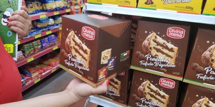 Já é Natal? Panetones ganham espaço nos supermercados de Linhares em pleno outubro