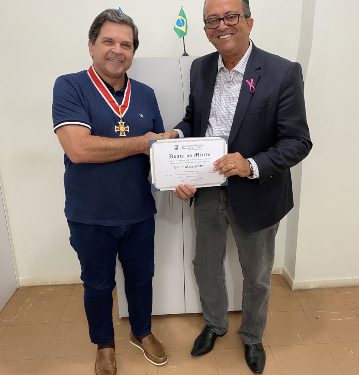 Empresário linharense Valdir Massucatti recebe Comenda Sílvio Cola, da Câmara de Vitória