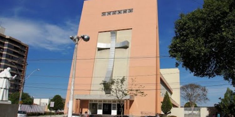 Paróquias em Linhares celebram dia da padroeira