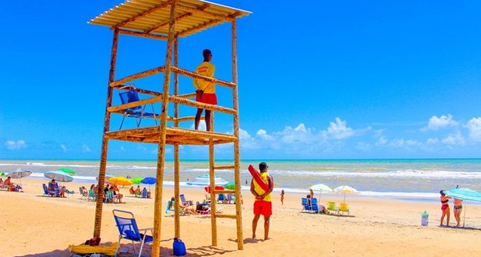 Guarda-vidas entram em ação neste fim de semana nas praias de Linhares