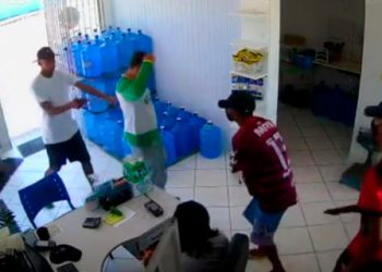 Trio rende funcionários de distribuidora de gás no bairro Interlagos