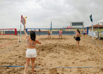 Pontal do Ipiranga volta a sediar aulas de beach tennis no próximo fim de semana