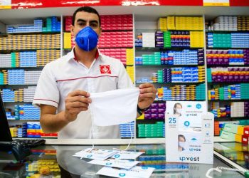 Após onda de Covid-19 e gripe, dispara venda de máscaras nas farmácias de Linhares