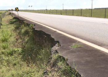 Chuva dá trégua, mas buracos seguem espalhados na rodovia de acesso ao Pontal do Ipiranga