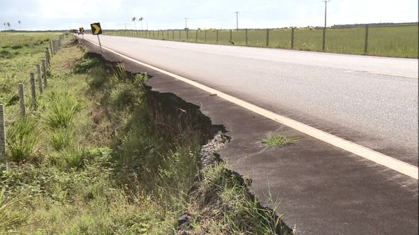 Chuva dá trégua, mas buracos seguem espalhados na rodovia de acesso ao Pontal do Ipiranga