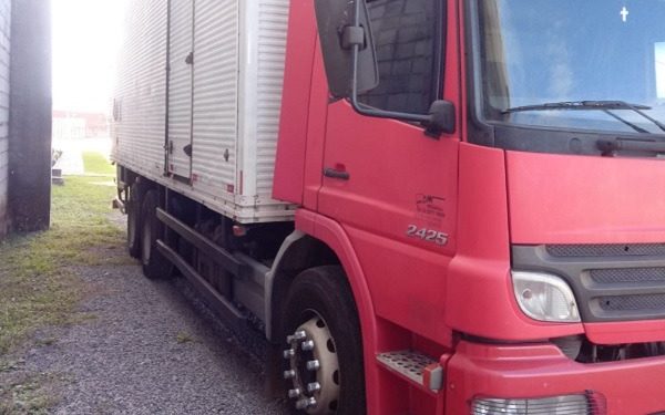 Receita Federal doa caminhão-baú no valor de R$ 120 mil para a Prefeitura de Linhares