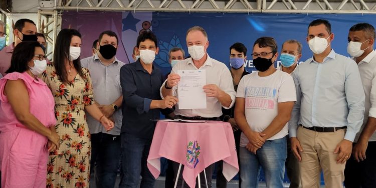 Governo do Estado entrega obras e assina novos investimentos para João Neiva
