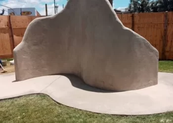 Artista de Linhares cria monumento em homenagem às paneleiras