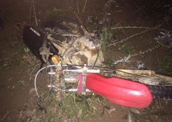 Casal morre em colisão de moto com carro na rodovia Roberto Calmon