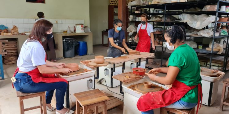 Prefeitura de João Neiva e parceiros oferecem curso gratuito de arte em cerâmica