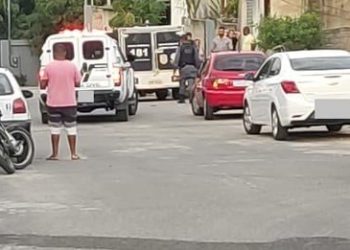 Homem é encontrado morto com marcas de tiros dentro de casa, no bairro Movelar