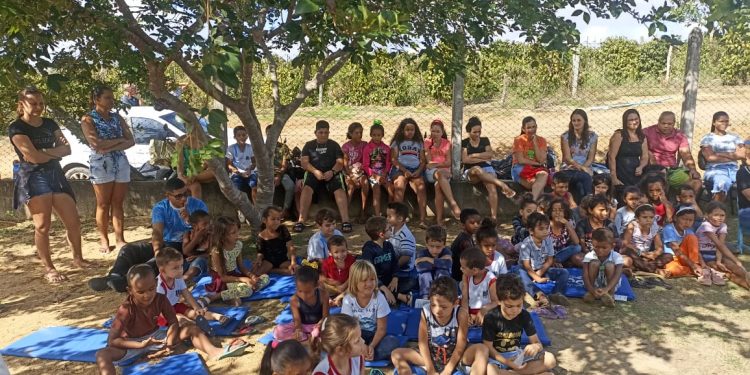 Escola do Giral, em Jaguaré, recebe projeto Kombiteca da Secretaria Municipal de Cultura
