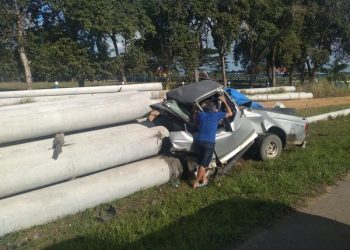 Motorista morre após bater em postes às margens da estrada do Pontal do Ipiranga