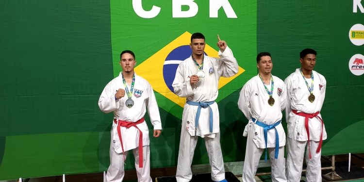 Atletas de Jaguaré conseguem classificação no Brasileiro de Karatê