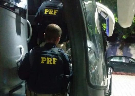 Adolescente que fugiu da Bahia para encontrar namorado virtual no Rio é resgatada pela PRF em Linhares