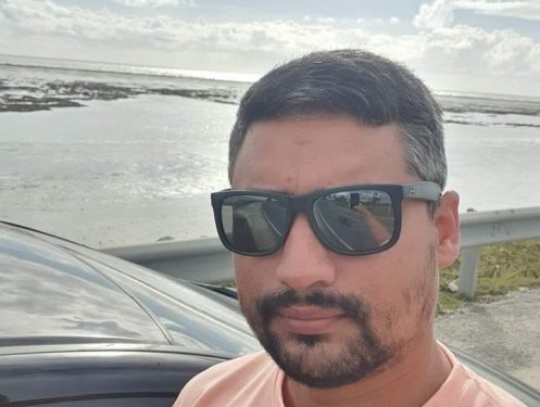 Homem morre imprensado entre caminhão e carro na BR-101, em Linhares