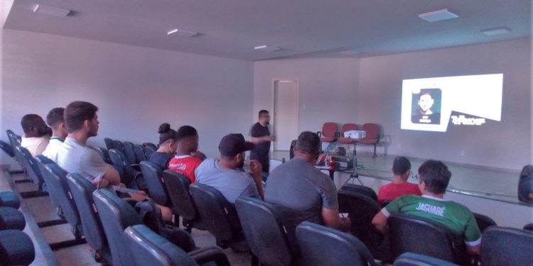 Jaguaré realiza capacitação técnica de professores para futebol de base