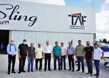 Governador do Estado visita montadora de aviões em Jaguaré