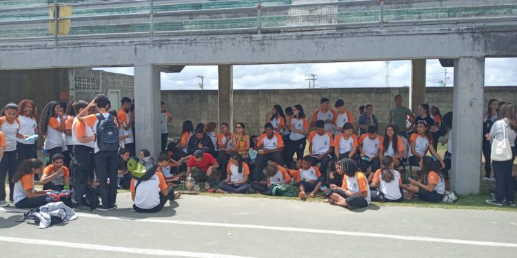 Estudantes visitam Estádio Conilon e outras áreas esportivas em Jaguaré