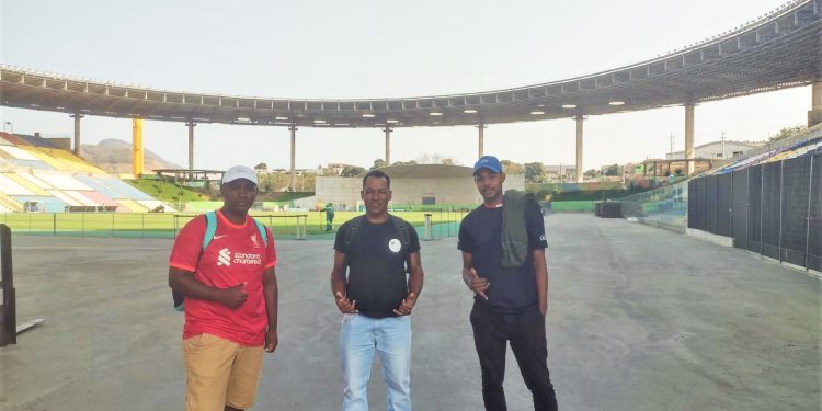 Profissionais de campos de futebol de Jaguaré participam de seminário em Cariacica