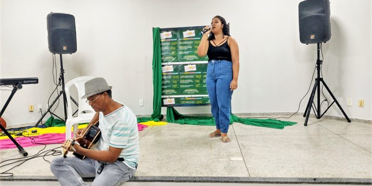 Crianças soltam a voz em concurso musical de Jaguaré