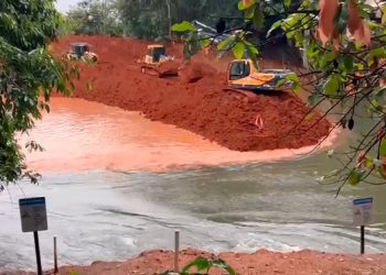 Fundação Renova reforça estrutura de ensecadeira no canal do Rio Pequeno com o Rio Doce