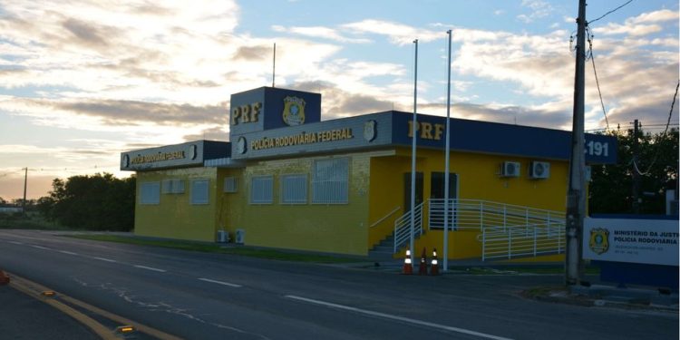 PRF recomenda cautela aos motoristas que vão pegar a estrada neste fim de ano