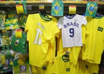 Copa 2022: Com saída do Brasil o verde e o amarelo devem sumir das lojas de Linhares nesta semana