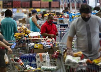 Supermercados de Linhares projetam movimento intenso na véspera de Natal(24)