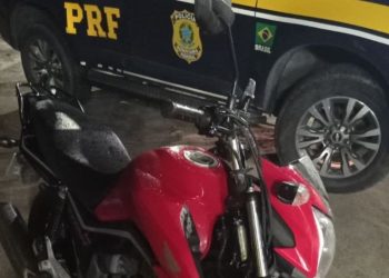Moto roubada em Vitória é apreendida durante fiscalização na BR-101, em Linhares