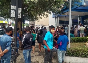 Bolsa Família: agência da Caixa, no Centro, registra grande movimento para saque de R$ 600