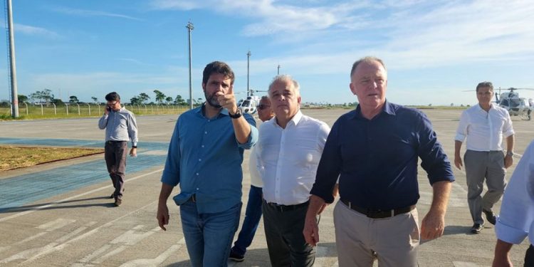 Ministro visita obras do terminal de passageiros do Aeroporto Regional de Linhares