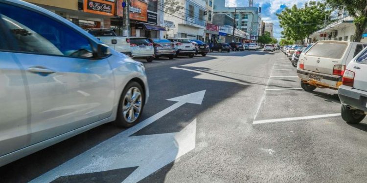 Prefeitura de Linhares inicia demarcação de vagas para o estacionamento rotativo