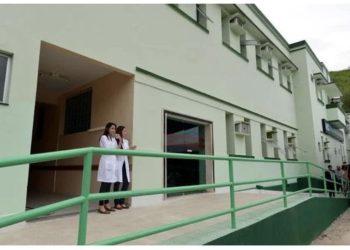 Criança e adolescente com dengue, moradores de Linhares, são internados em estado grave, em Colatina