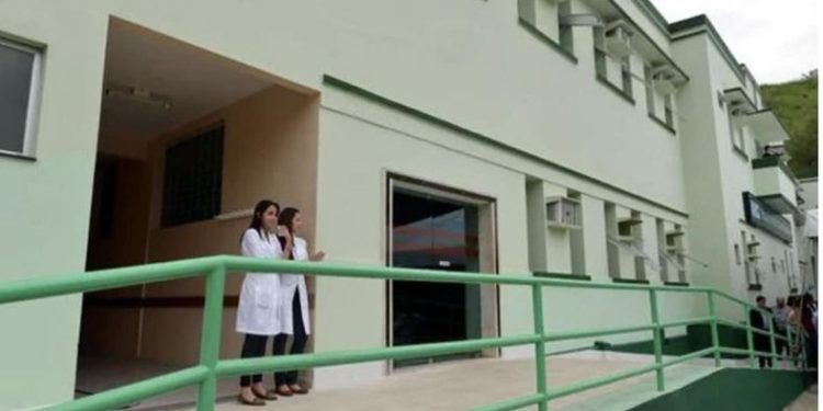 Criança e adolescente com dengue, moradores de Linhares, são internados em estado grave, em Colatina