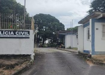 Homem morre eletrocutado dentro de casa ao tentar ligar rádio na tomada, na região de Regência