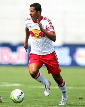 Fabiano Eller lança academia de futebol para descobrir jovens talentos