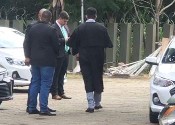 Julgamento de Georgeval é suspenso após advogado abandonar sessão
