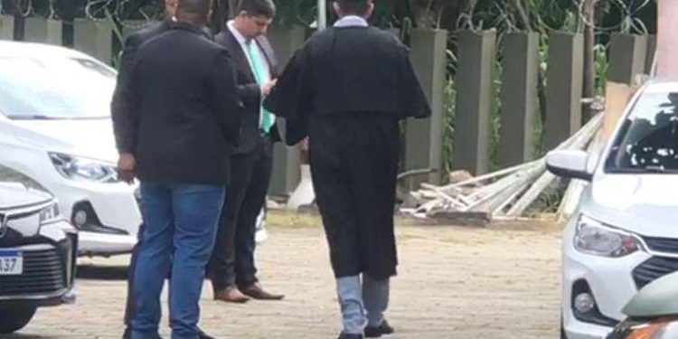Julgamento de Georgeval é suspenso após advogado abandonar sessão