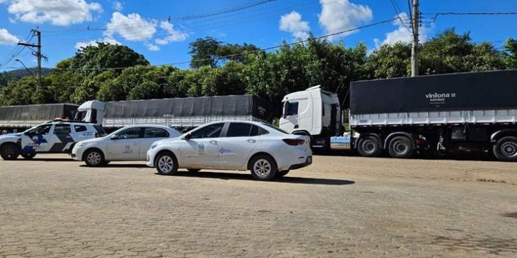 Seis carretas com mais de 4 mil sacas de café são apreendidas em Rio Bananal