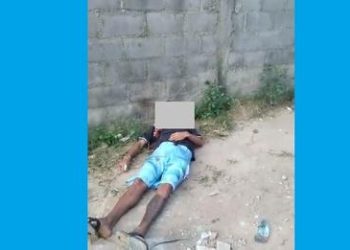 Jovem é executado a tiros em plena luz do dia, no bairro Movelar