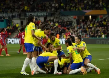 Linharenses vibram com goleada do Brasil na estreia da Copa do Mundo Feminina