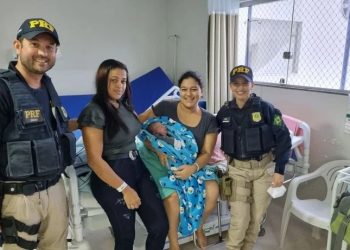 PRF realiza parto de mulher dentro de veículo na BR-101, em Linhares