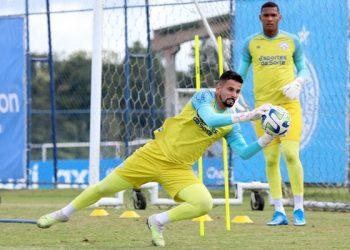 Em alta no Bahia, linharense Marcos Felipe é o goleiro com mais defesas difíceis na Série A