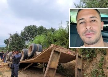 Motorista morre após caminhão cair sobre casa em Rio Bananal