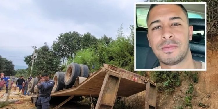 Motorista morre após caminhão cair sobre casa em Rio Bananal