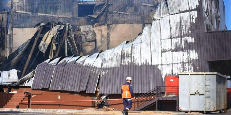 Cacau Show: combate a incêndio continua e mais de 300 mil litros de água já foram usados