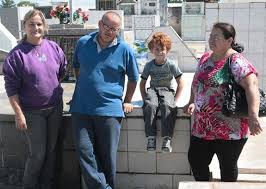 Próximo ao Dia de Finados, familiares vão aos cemitérios de Linhares prestar homenagens