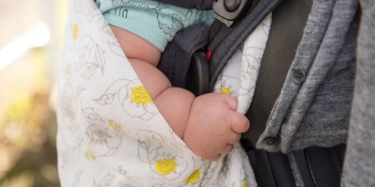 Bebê morre após ser esquecido pelo pai dentro do carro no centro de Linhares