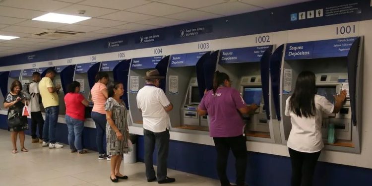 Agências bancárias abrem no Natal e no Ano Novo? Veja como fica funcionamento em Linhares